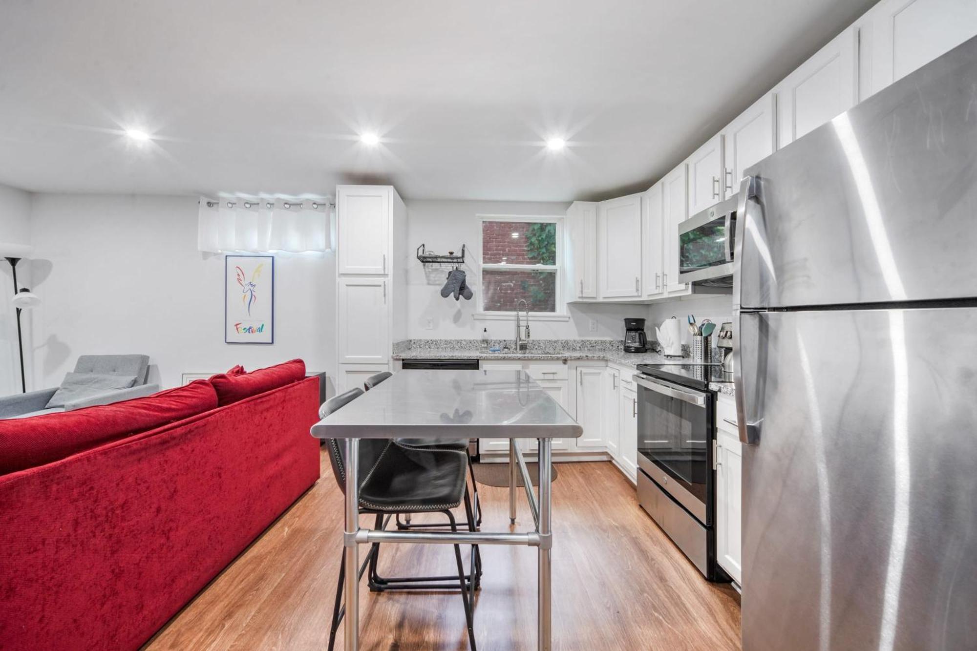 Experience The Unique Re-nu Shipping Container #1 Apartment