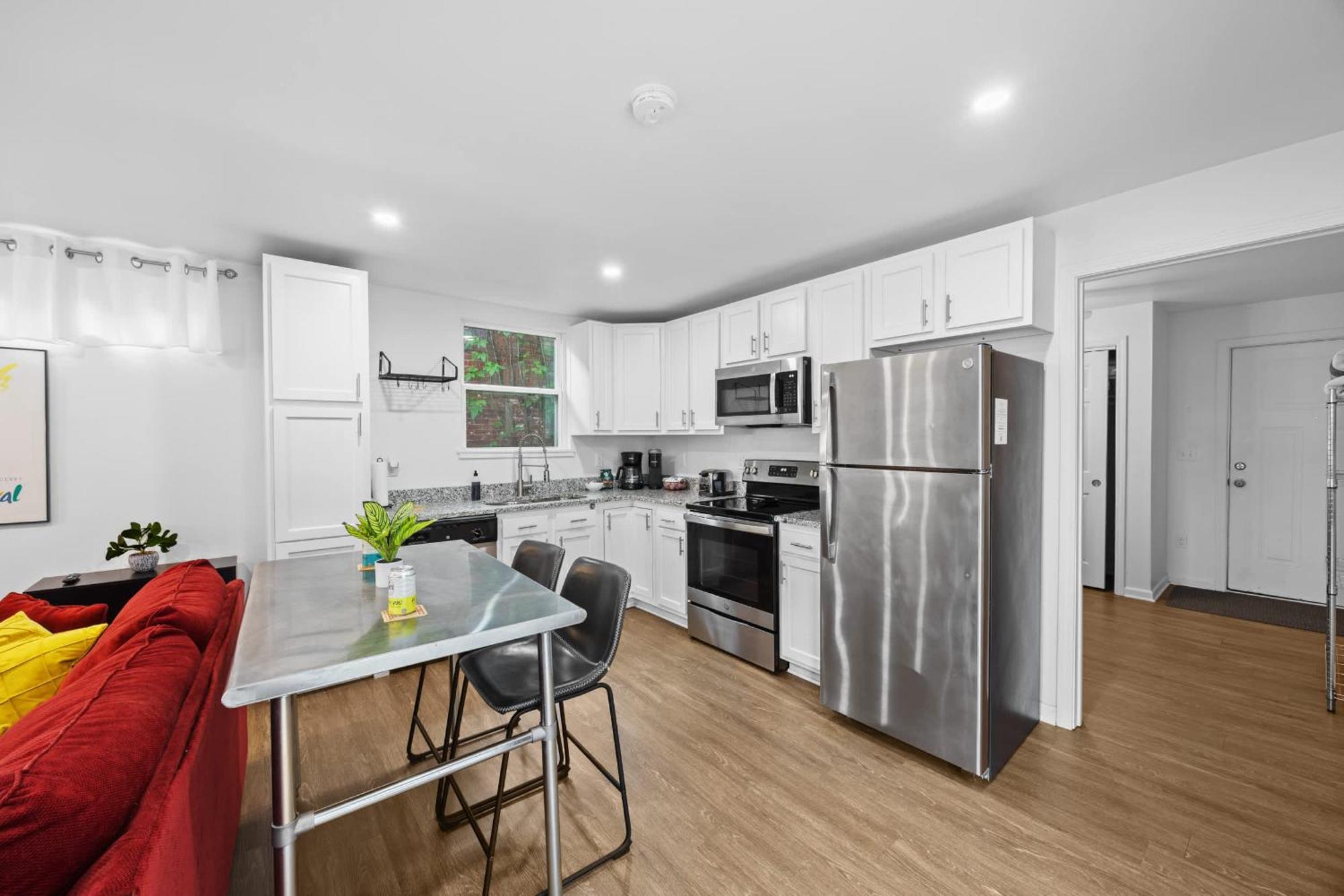 Experience The Unique Re-nu Shipping Container #1 Apartment Louisville